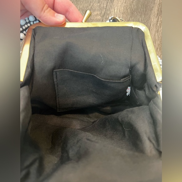 Vintage Beaded Black and White Handbag 1960s Kisslock Elegant - Picture 7 of 7